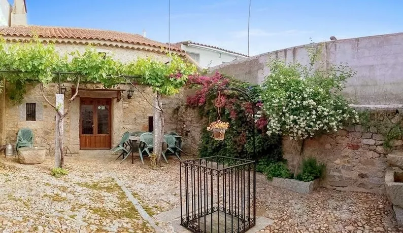 HOLIDAY HOME CALLE DEL RIO JORDAN - Image 1