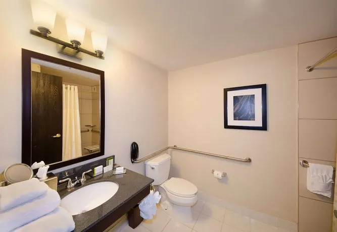 DoubleTree by Hilton Hotel Port Huron - Image 1