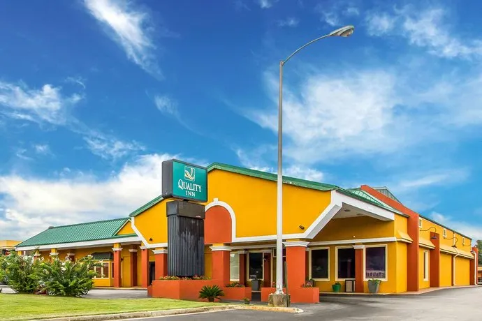 Motel 6 Opelika - Image 1