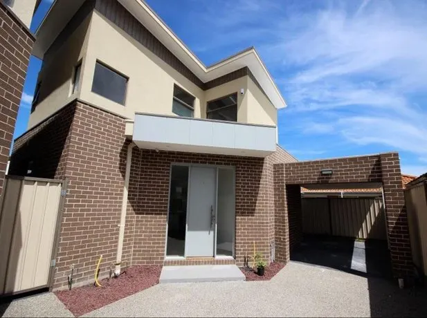 Boutique Stays - 3 Bedroom Townhouse - Image 1