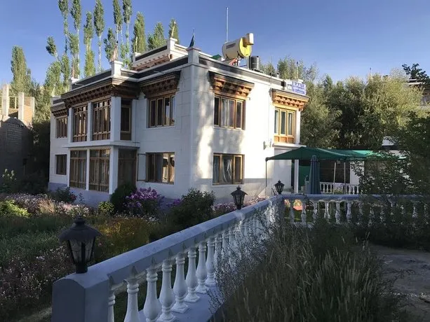 Raku Guest House - Image 1