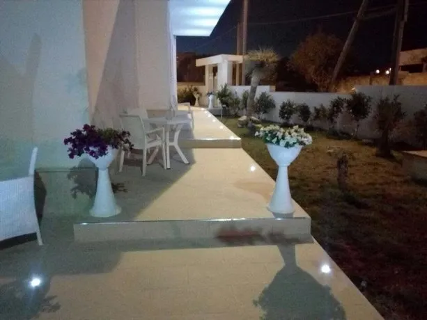 B&B Happy - Image 1