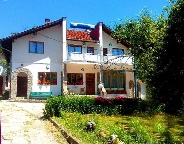 Family Hotel Balkan - Image 1