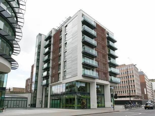 Veeve 2 Bed Penthouse With Balcony Views Stamford Square East Putney - Image 1