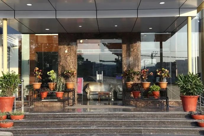 FabHotel Chandigarh Airport - Image 1