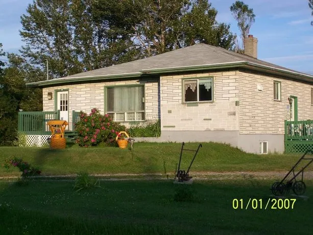 Domaine Joseph Ross Bed and Breakfast - Image 1