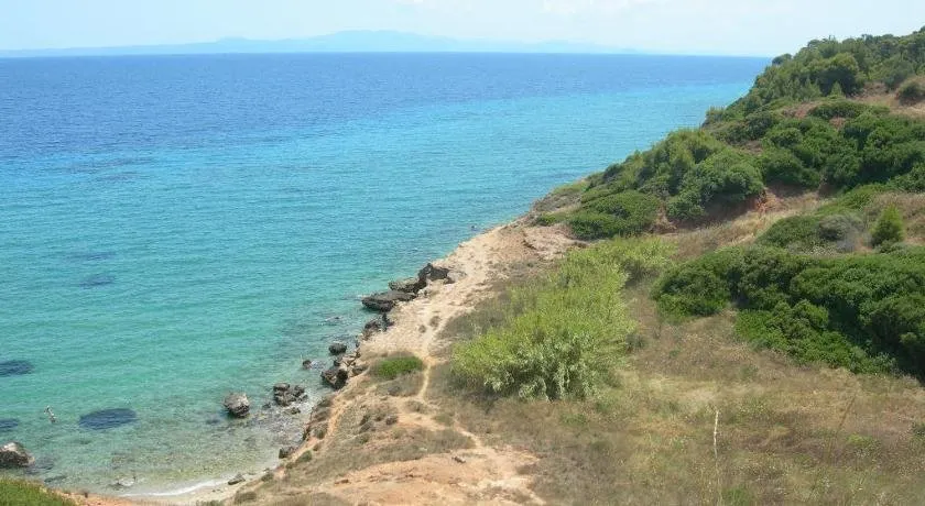 House in Front of the Sea - Image 1