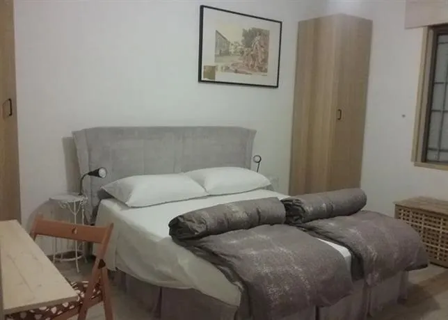 Bed & Breakfast 3B - Image 1