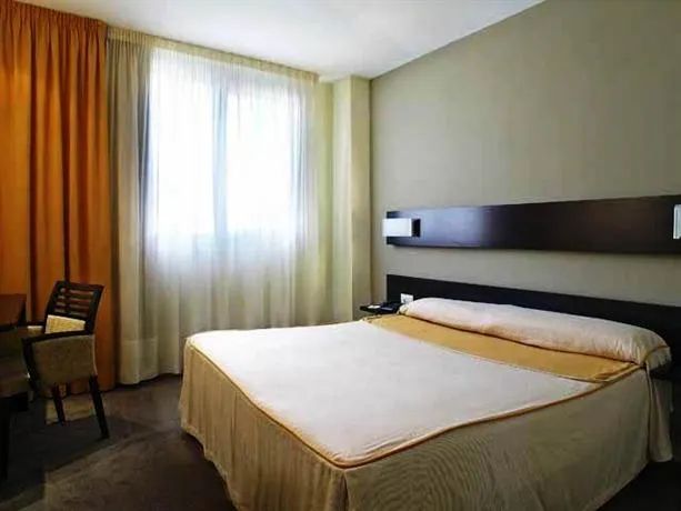 Cross Hotel Elorz - Image 1