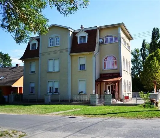 Nosztalgia Hotel - Image 1