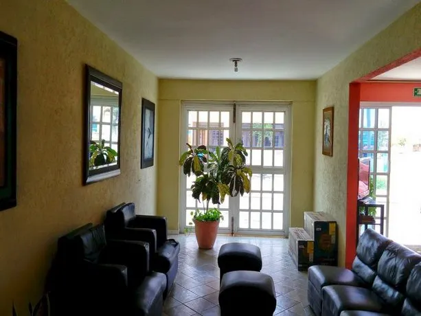 Hotel Plaza Jardín - Image 1