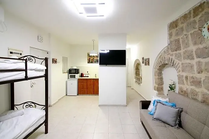 Private Hostel - Best location - Image 1