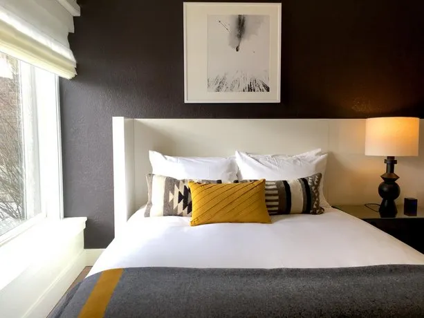 Continuum Hotel - Image 1