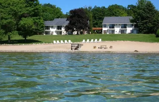 The Vineyard Inn on Suttons Bay-Lakeview Studio - Image 1