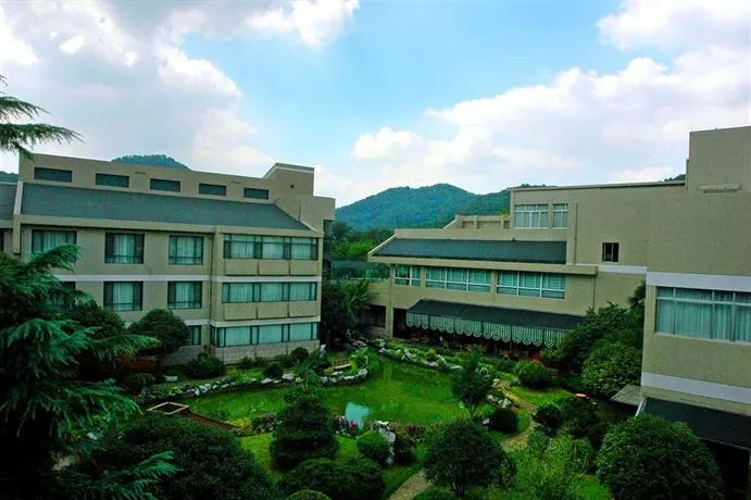 Jade Emperor Hotel - Image 1