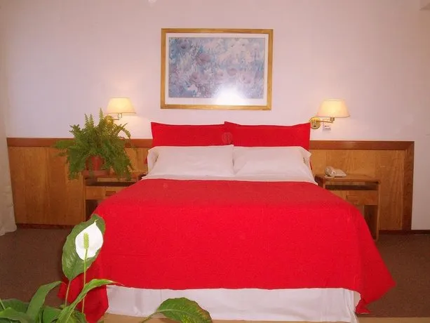 Onais Hotel - Image 1