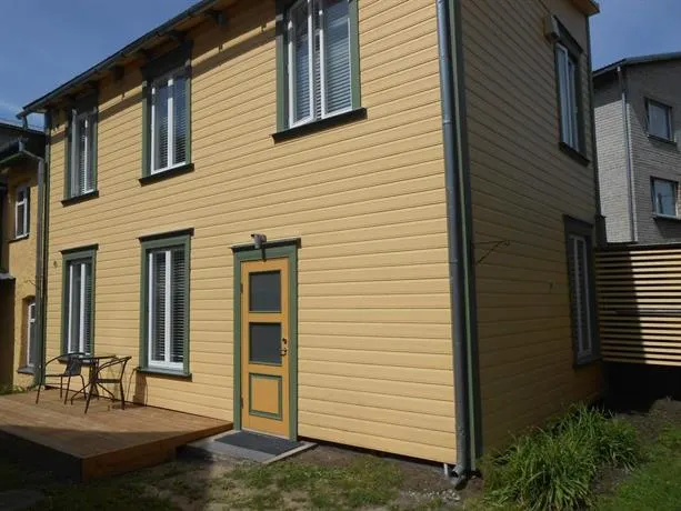 Yellow Center Holiday Home - Image 1