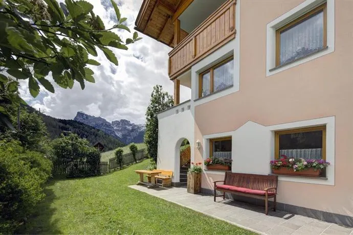 Ciasa Laoi Apartments - Image 1