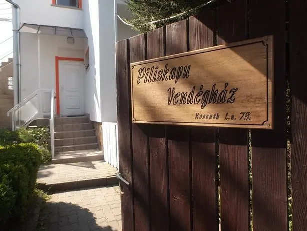 Piliskapu Guest House - Image 1
