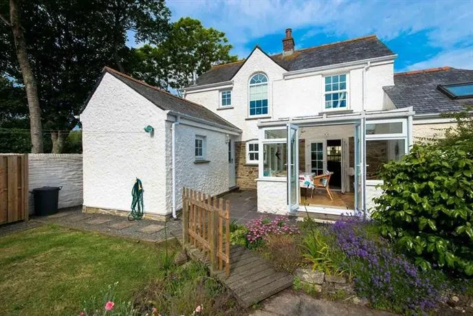 One Old School Cottages - Image 1