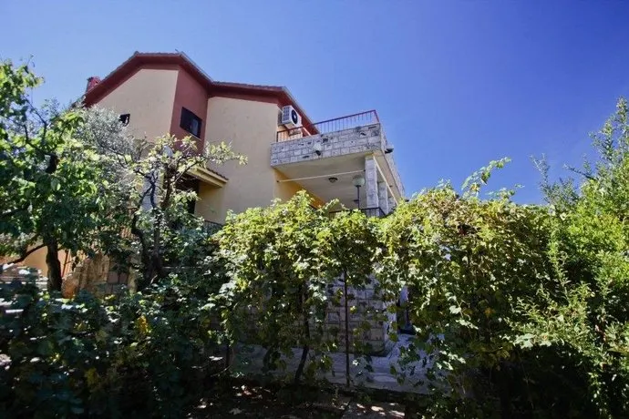 Apartments Spacious Summer House - Image 1