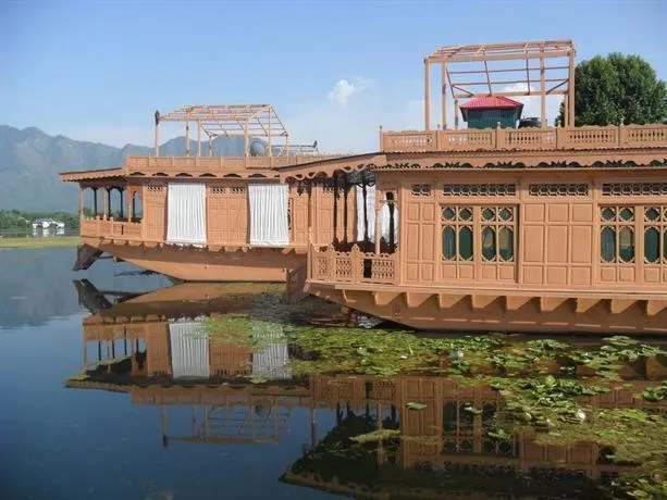 jewel in crown houseboats - Image 1