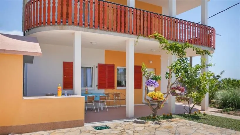 Piccadilly Green Holiday Home - Image 1
