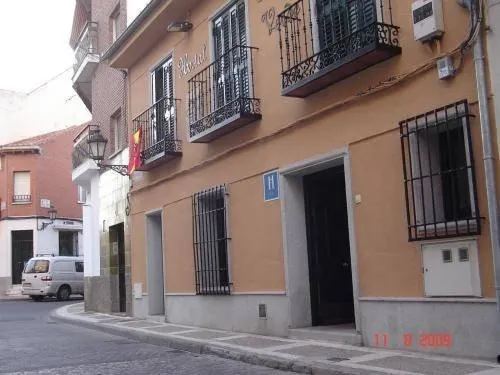 Cruz Verde Hostal - Image 1