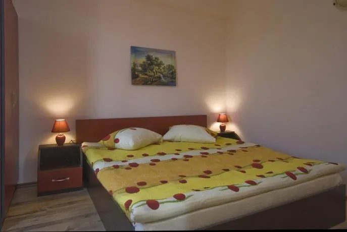 Vromos Guest Rooms - Image 1