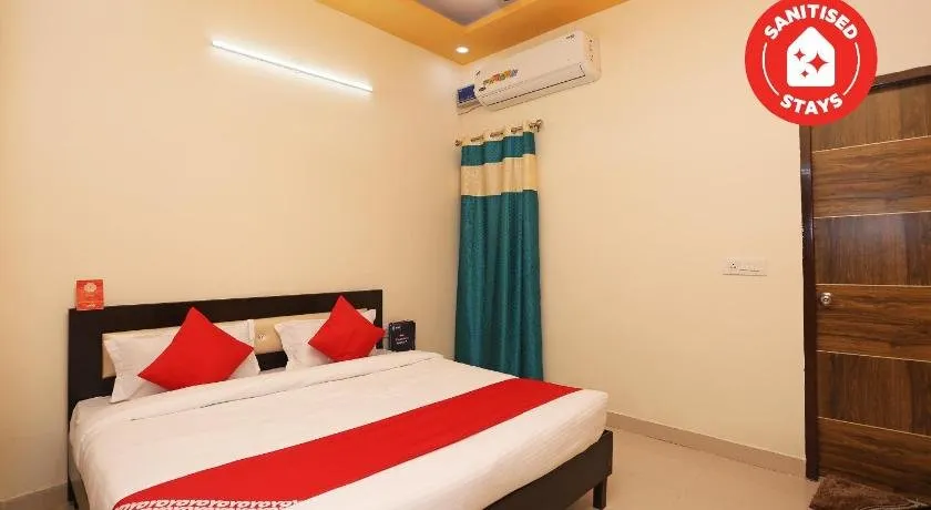 Hotel Rock Star by OYO Rooms - Image 1