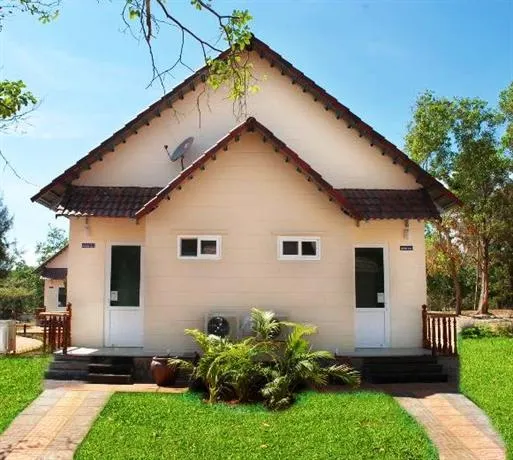 Huong Phong Ho Coc Beach Resort - Image 1