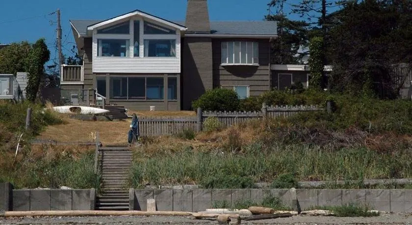 Oceanfront Paradise - Image 1