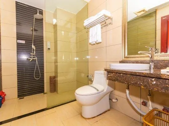 Peninsula Holiday Hotel - Image 1
