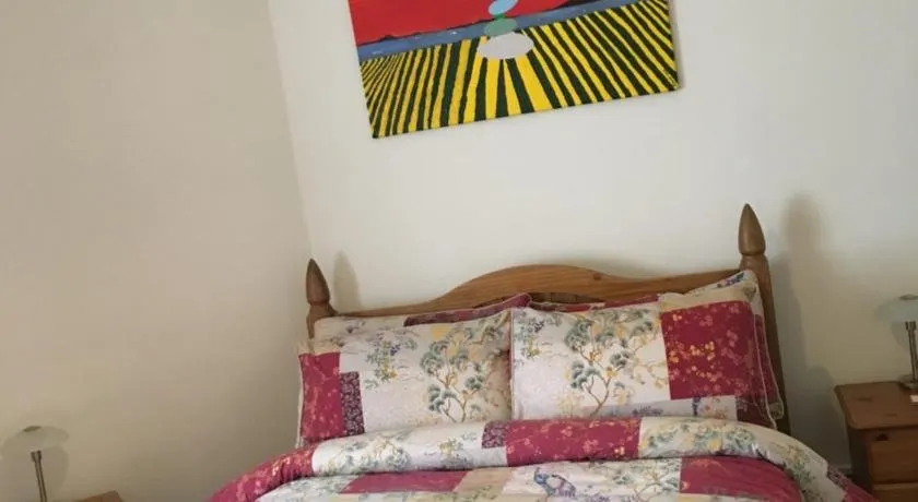 Goldenacre Private Room (Homestay) - Image 1