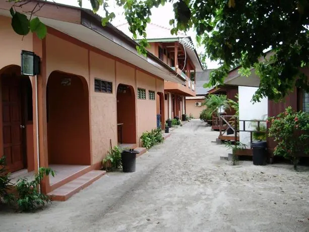 Grand Beach Motel - Image 1