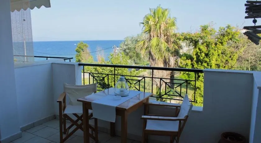 Fokais Beach Apartment - Image 1