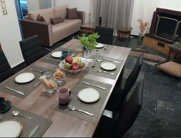 Comfortable 4th fl flat ideal for up to 8 people - Image 1