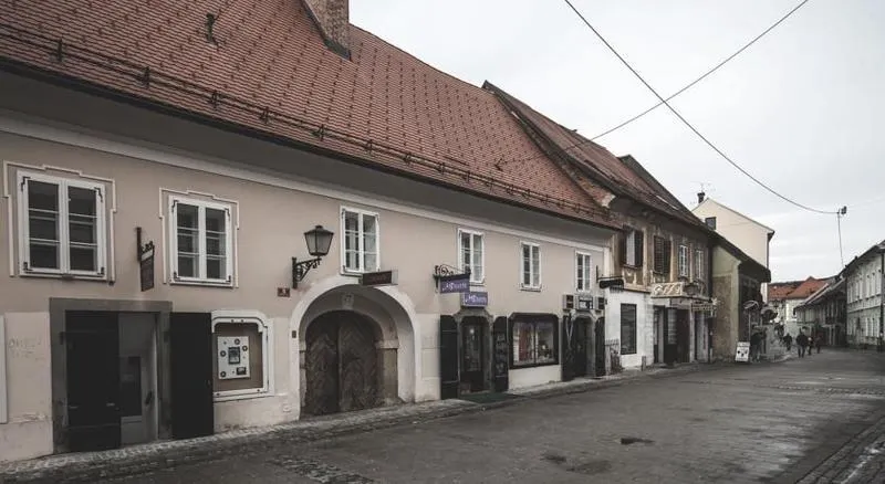 Boutique Hostel Tavas - Image 1