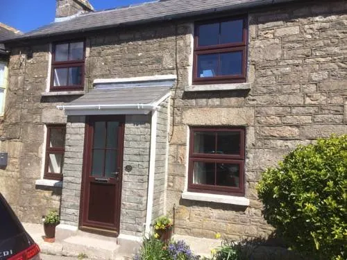 Iris Cottage - Image 1