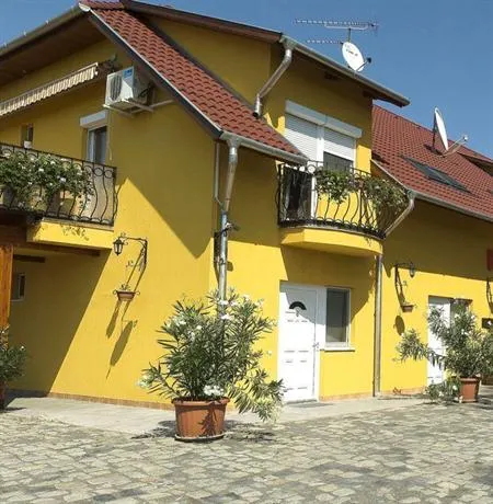Autóscsárda és Panzió - Image 1
