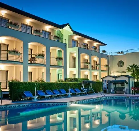 Club Moorea - Image 1
