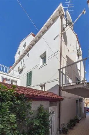 Cosmai Residence - Image 1