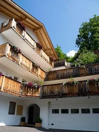 Ferienwohnung 'Villa Hubertus Valtoi' mit Bergblick, Balkon und WLAN - Image 1