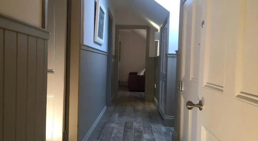 Irvine One Bedroom Apartment - Image 1
