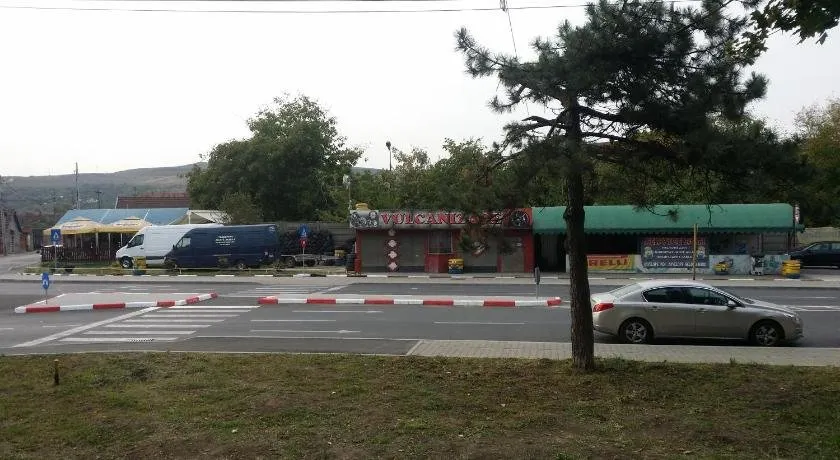 Honey rooms Hunedoara - Image 1
