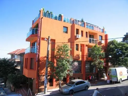Guest House Momchilovi - Image 1