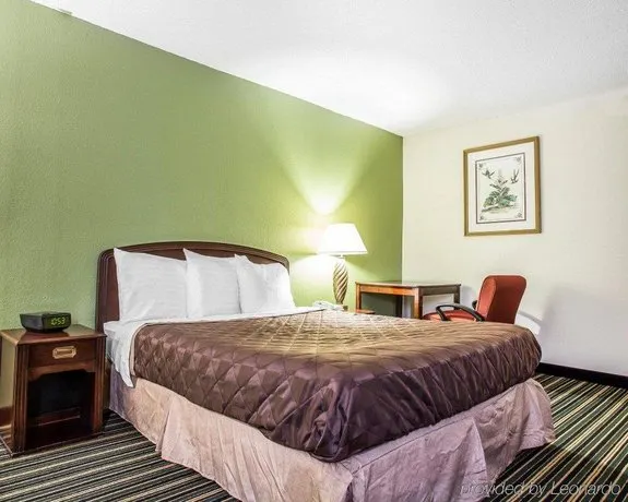 Super 8 Claremont East Hickory - Image 1