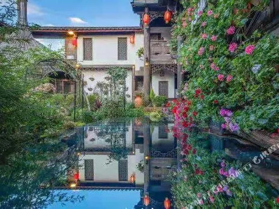 Lijiang Shiheyuan Jingyi Hotel - Image 1