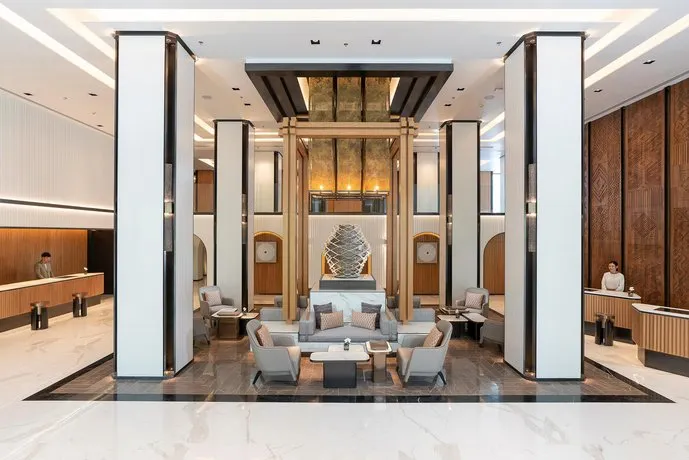 Pornping Tower Hotel - Image 1