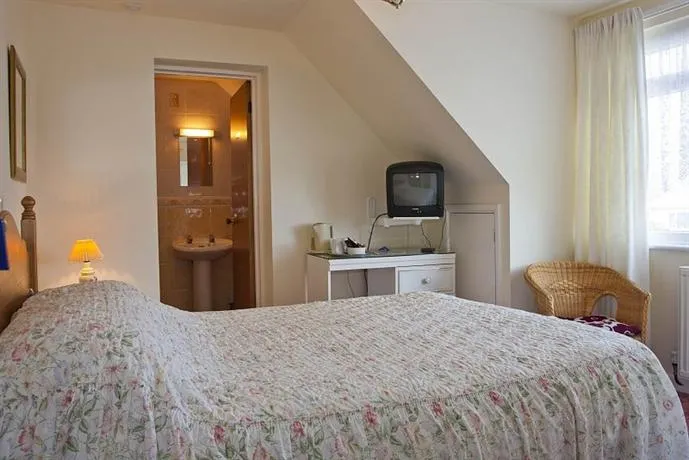Three Beaches Hotel - Image 1